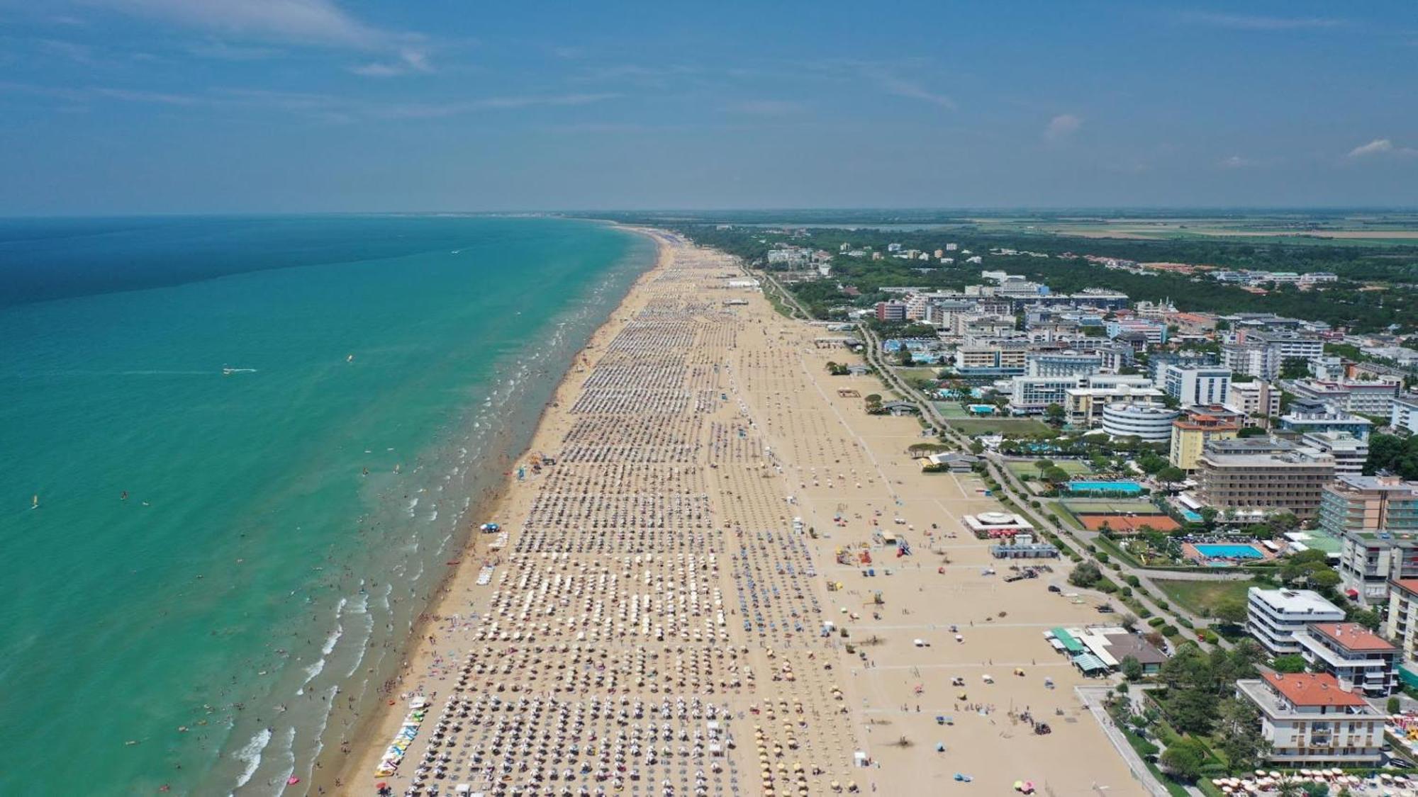 Sea-Front Peaceful Apartment With Terrace In Bibione Exterior foto